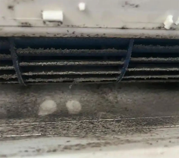 白城空调吹的风有股烧焦味是怎么回事